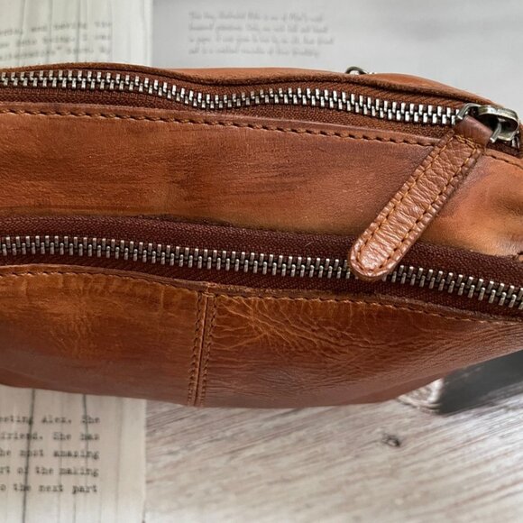 VILENCA HOLLAND SADDLE BROWN LEATHER WAIST OR SLING BAG/ADJUSTABLE STRAP; NWOT! - Picture 6 of 8